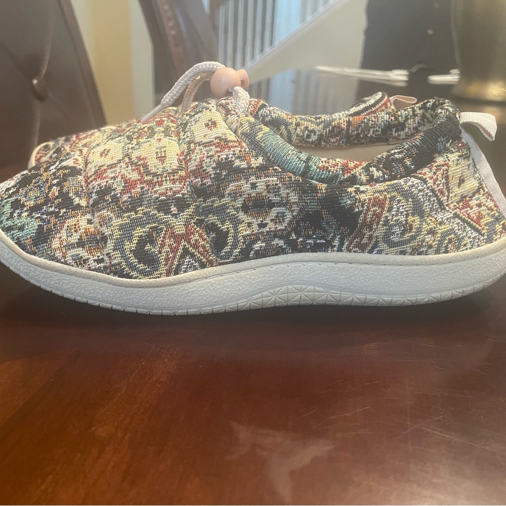 Urban outfitter jacquard hardsole slipper